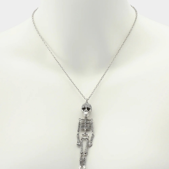 🔹️Betsy Johnson🔹️ Beautiful  Skeleton Pendant 24" crystal Necklace - Picture 8 of 8